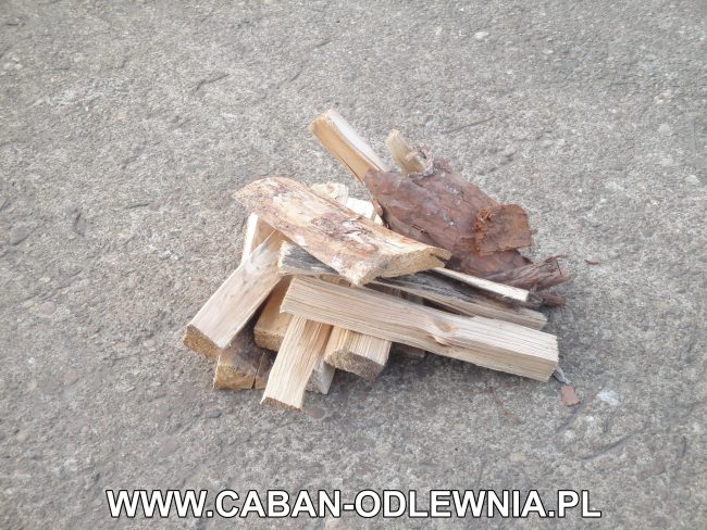 Zrębki drewniane opałowe jako paliwo do kotłów z palnikiem posuwnym na biomasę